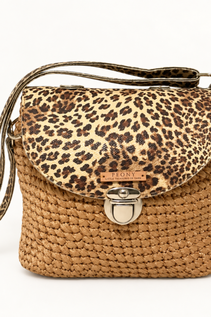 Tsanta golden beige with leopard elements