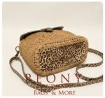 Τσάντα ώμου σε beige golden χρώμα με leopard στοιχεία - Image 4