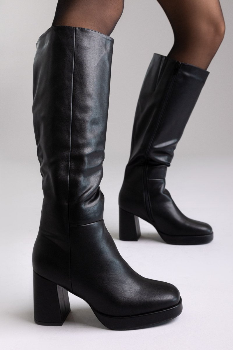 erynn-platform-boots-with-block-heel-black-matte-erynn-thefashionprojectgr-6587011 Γυναικεία παπούτσια ERYNN Μπότες πλατφόρμα με τετράγωνο τακούνι – A-100-1 – Μαύρο Ματ The Fashion Project