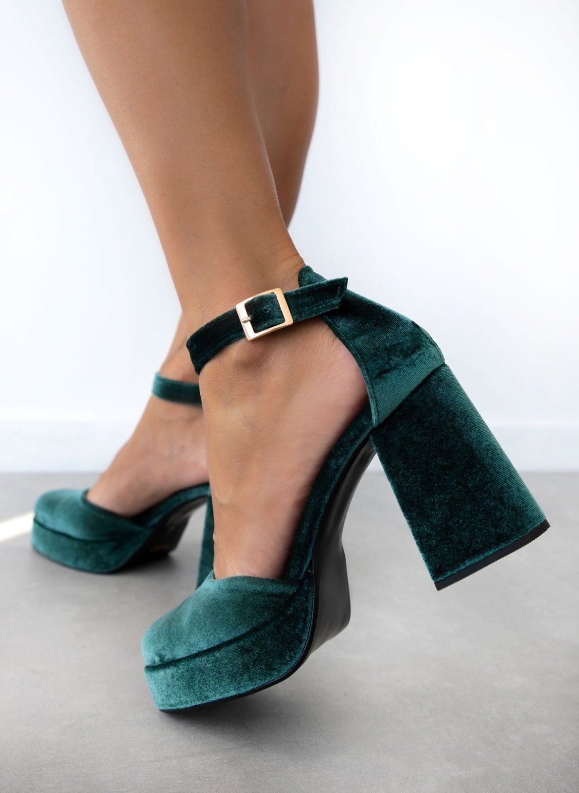 gobes-me-mpareta-velvet-tfp-kyparissi-thefashionprojectgr-tfp-20188071002-4085773_463c9534-9b58-414e-b842-bf07312c1706 Γυναικεία παπούτσια TFP Βελούδινες γόβες με λουράκι στον αστράγαλο – 7751 – Πράσινο του δάσους The Fashion Project