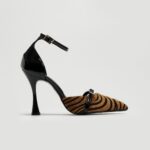 Γυναικεία παπούτσια TFP Μυτερές γόβε με μπαρέτα και συνθετικό ponyskin – 962 – Μαύρο/Μπεζ The Fashion Project