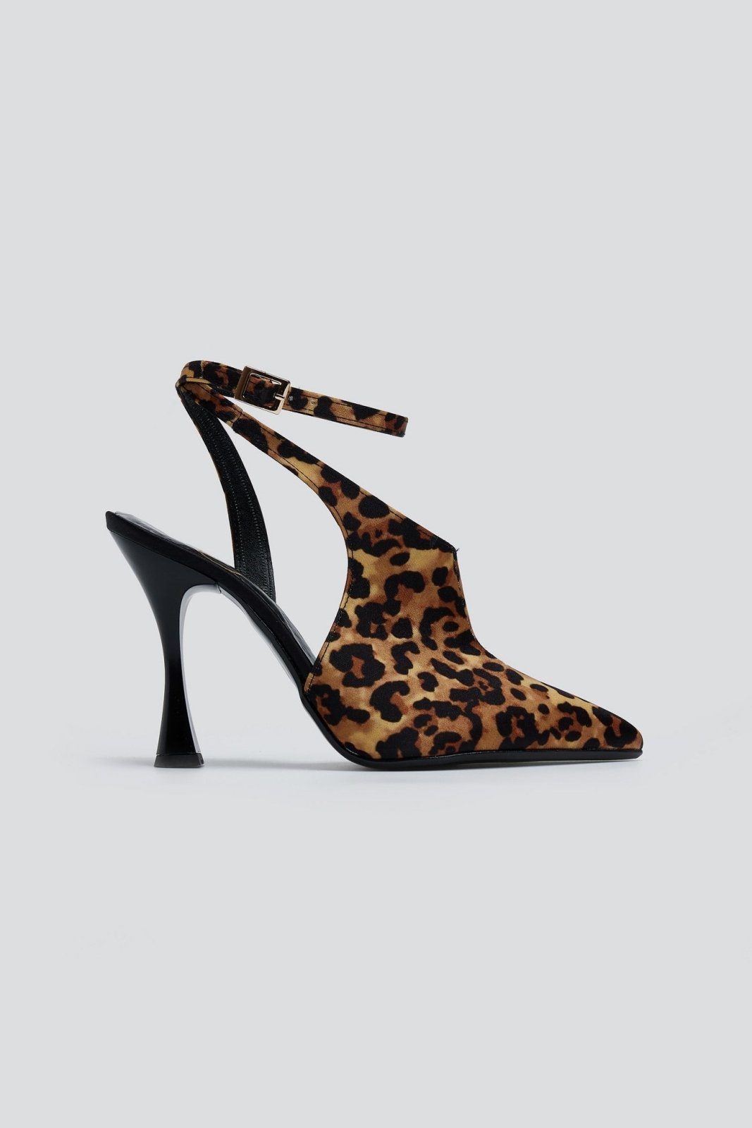 gobes-myteres-saten-me-mpareta-tfp-leopard-thefashionprojectgr-tfp-23299032002-5106392 Γυναικεία παπούτσια TFP Σατέν μυτερές γόβες με λουράκι στον αστράγαλο – 9090 (σατεν) – Leopard The Fashion Project